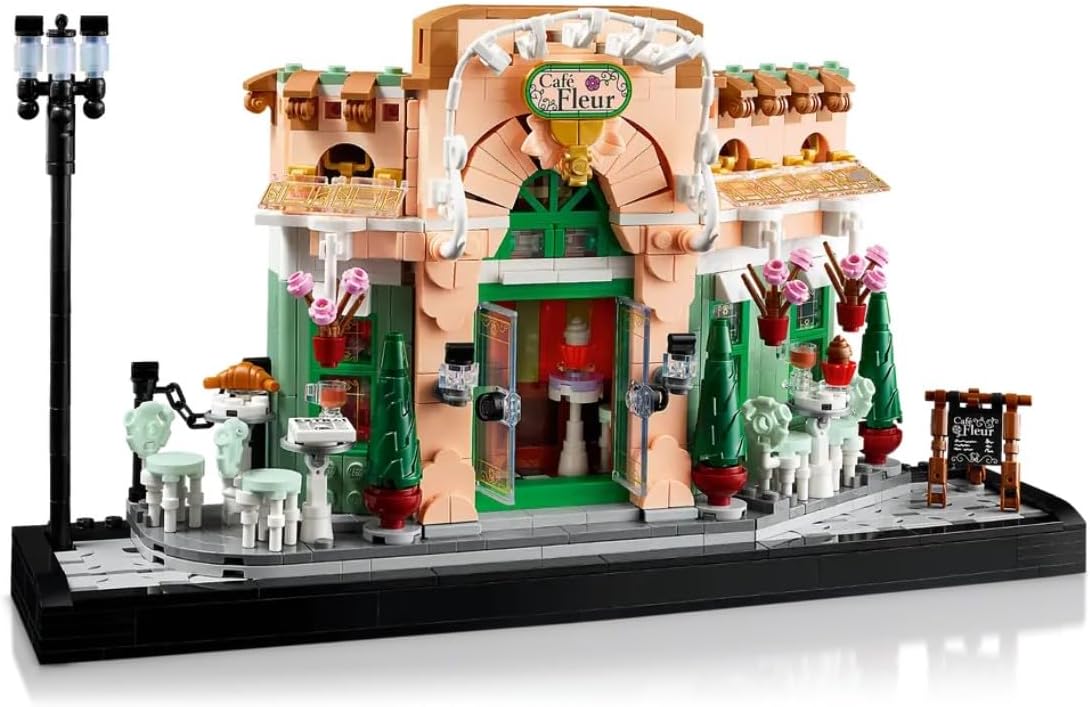 LEGO Fransız Kafe 10362 - Yetişkin Kadın ve Erkekler için Süslü Koltuklar ve Asılı Saksılar İçeren Koleksiyonluk Dekoratif Model Yapım Seti, Ev veya Ofis Dekoru Kendin Yap Hediye Fikri (1101 Parça)
