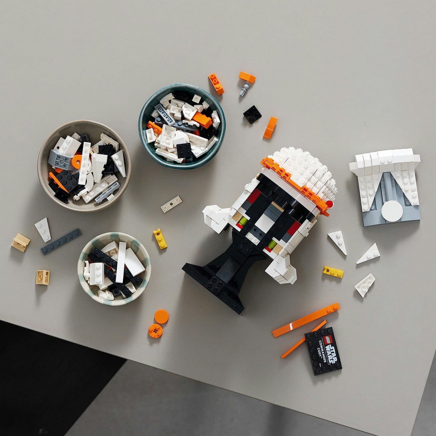 LEGO Star Wars Klon Komutanı Cody Kaskı 75350 - Yetişkinler İçin Koleksiyonluk Sergileme Modeli Yapım Seti (776 Parça)
