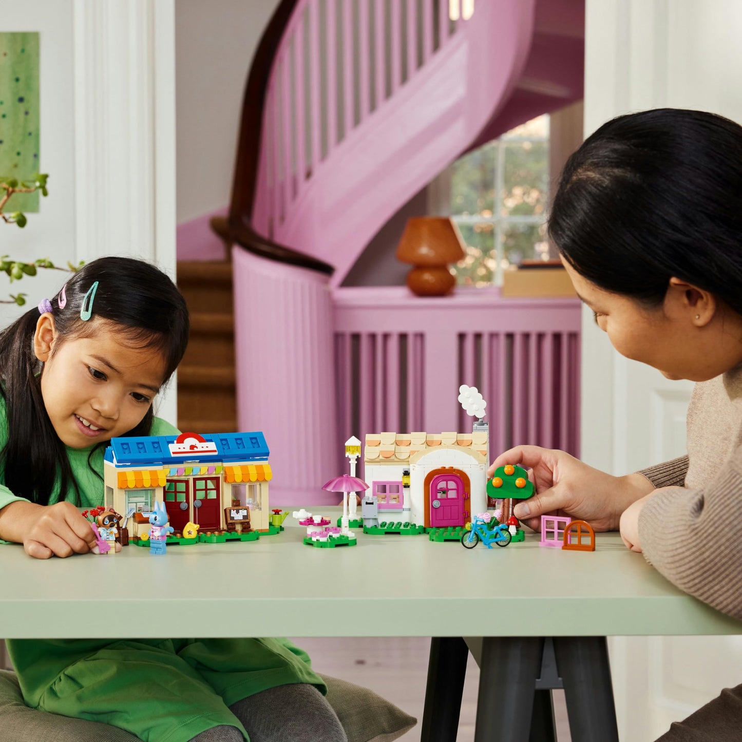 LEGO Animal Crossing Nook’s Cranny ve Rosie Evi 77050 – 7 Yaş ve Üzeri Kız ve Erkek Çocukları için 2 Minifigür İçeren Yaratıcı Oyuncak Yapım Seti, Çocuklar için Doğum Günü Hediyesi Fikri (535 Parça)