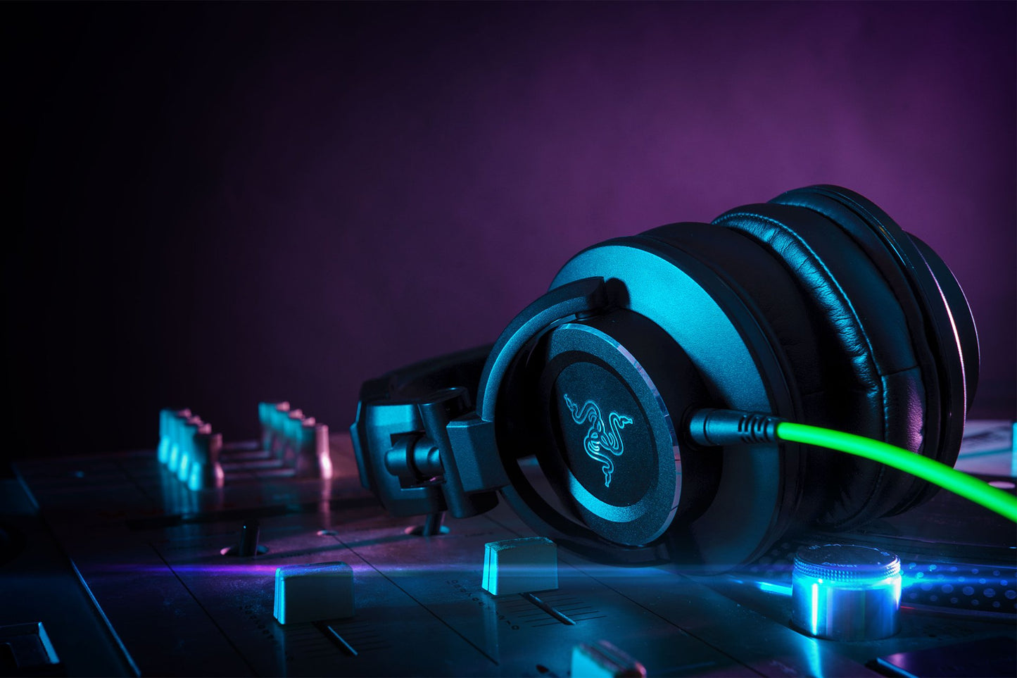 RAZER ADARO DJ KULAKÜSTÜ KULAKLIK