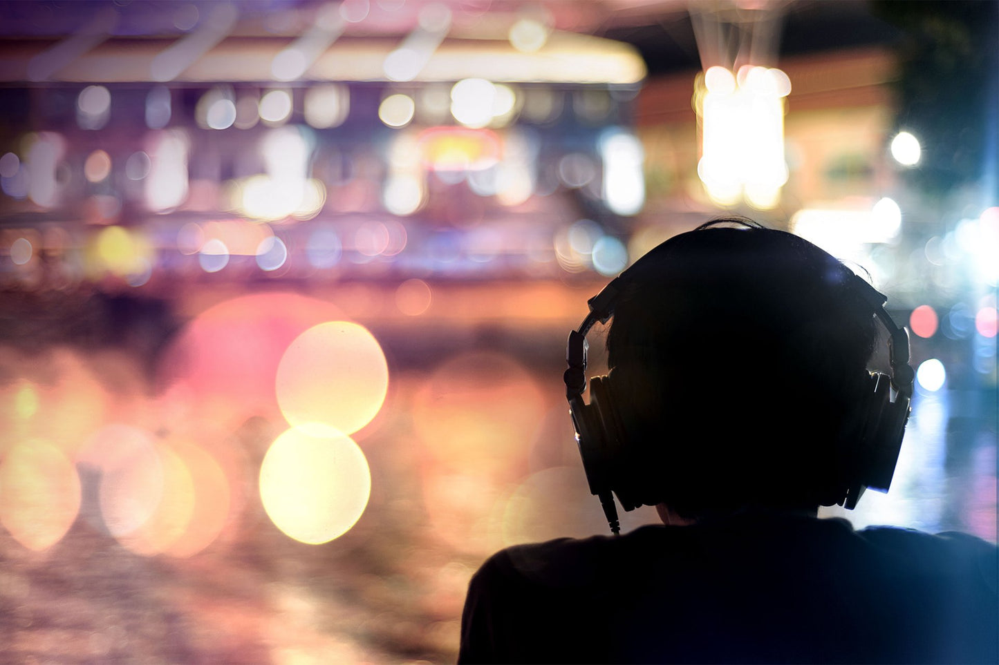 RAZER ADARO DJ KULAKÜSTÜ KULAKLIK