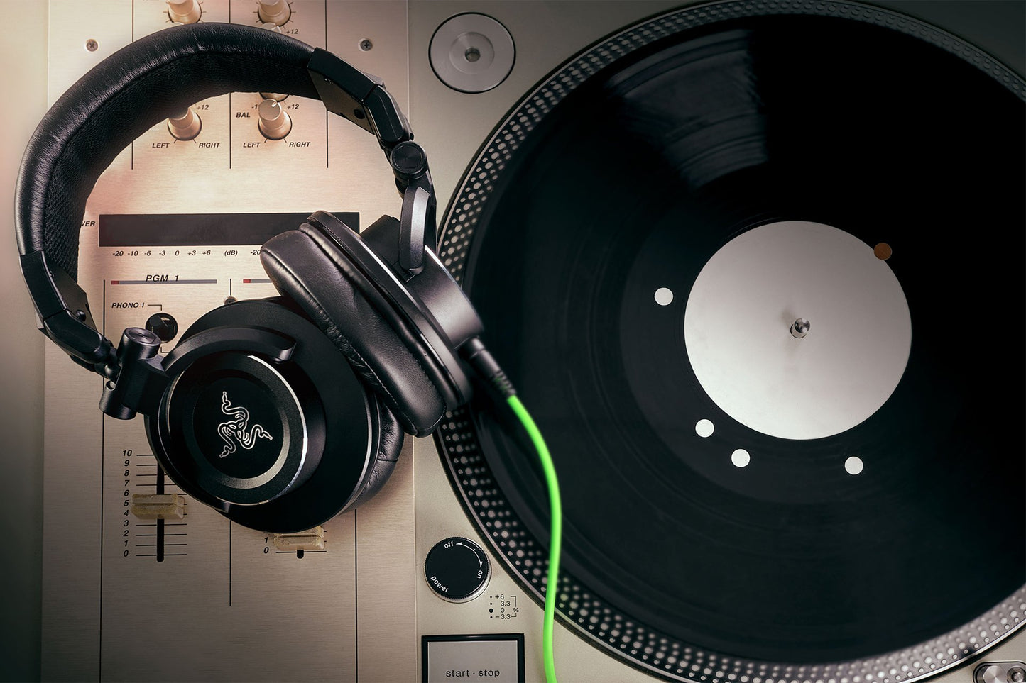 RAZER ADARO DJ KULAKÜSTÜ KULAKLIK