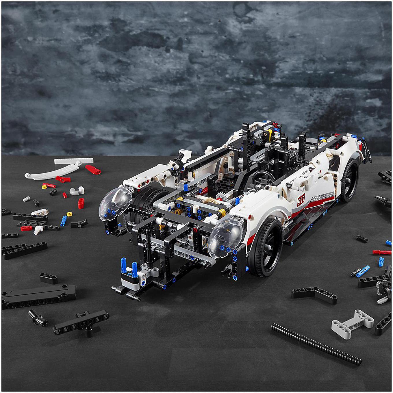 LEGO Technic Porsche 911 RSR 42096 Yapım Kiti (1580 Parça)