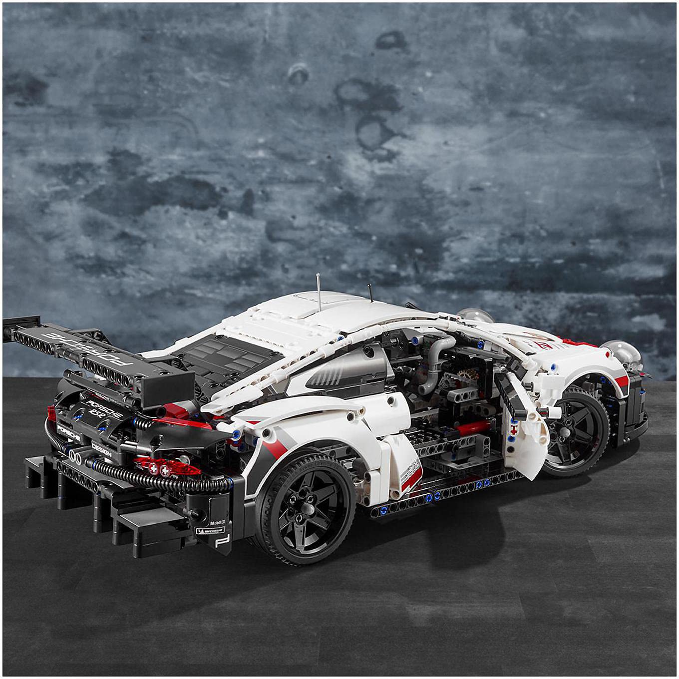 LEGO Technic Porsche 911 RSR 42096 Yapım Kiti (1580 Parça)