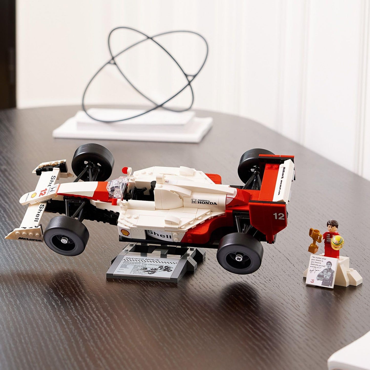 LEGO® Icons McLaren MP4/4 ve Ayrton Senna 10330 - Araç Tutkunu Yetişkinler için Koleksiyonluk Yaratıcı Model Araba Yapım Seti (693 Parça)