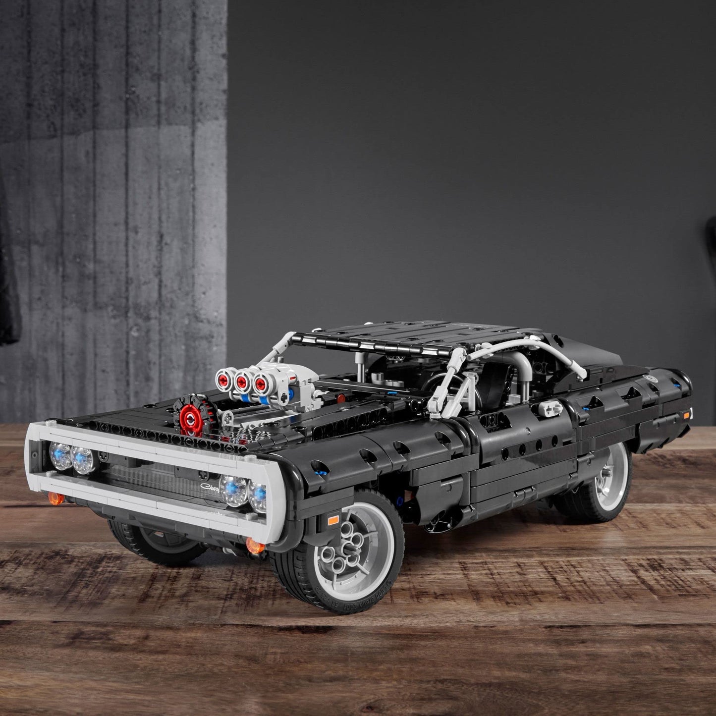 LEGO Technic Dom'un Dodge Charger'ı 42111 - 10 Yaş ve Üzeri Yüksek Performanslı Oyuncak Arabaları Seven Çocuklar için Koleksiyonluk Yaratıcı Oyuncak Model Yapım Seti (1077 Parça)