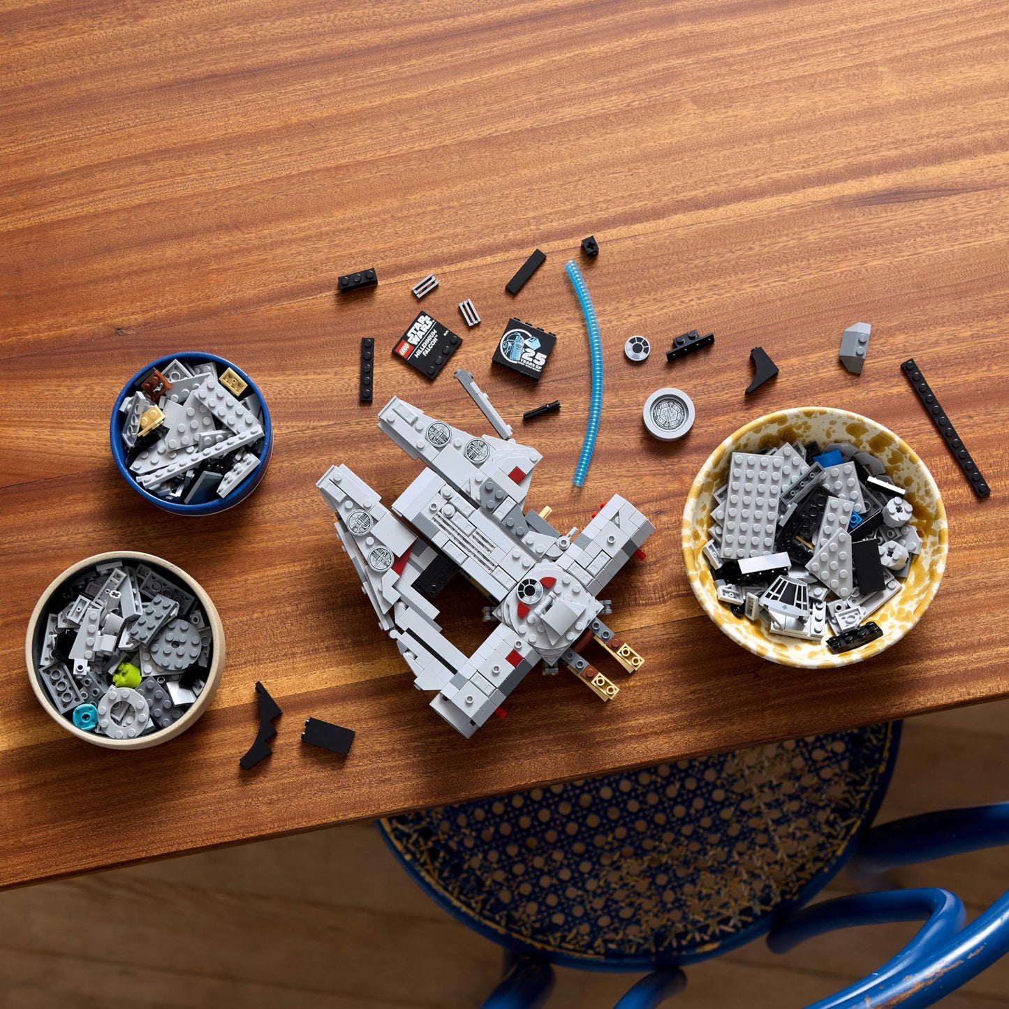 LEGO Star Wars Millennium Falcon 75375 - Star Wars Seven Yetişkinler için İnşa Edilebilen Koleksiyonluk Yaratıcı Starship Modeli Yapım Seti (921 Parça)